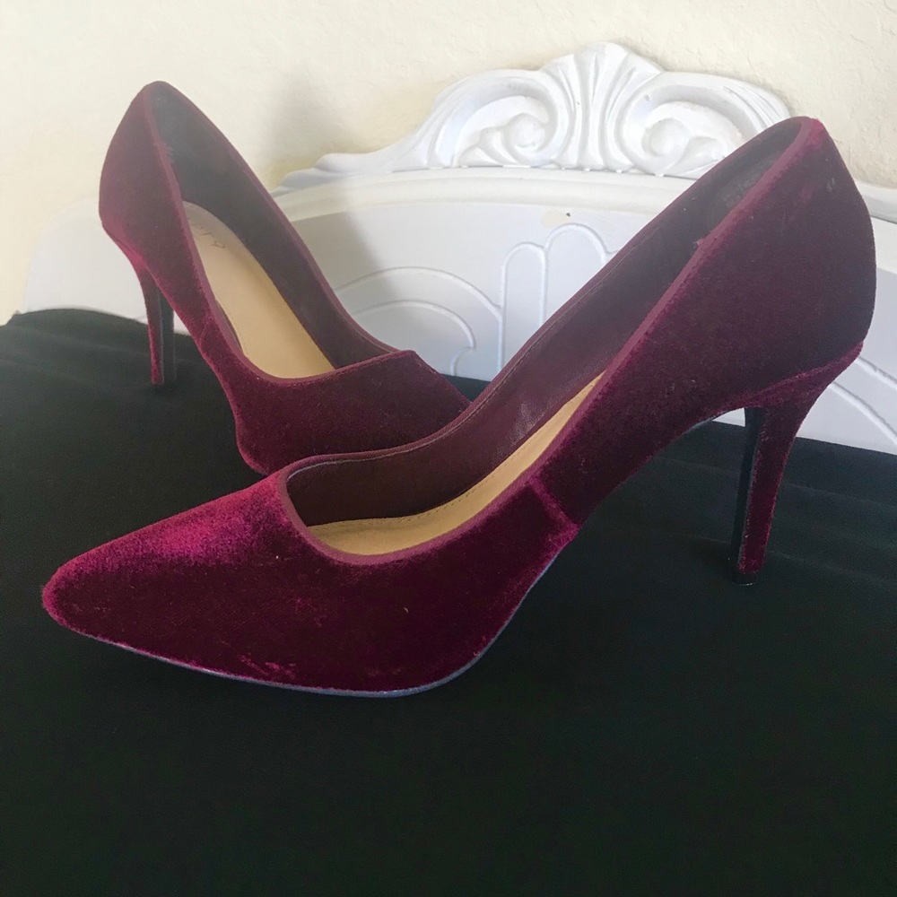 Apt. 9 burgundy pumps